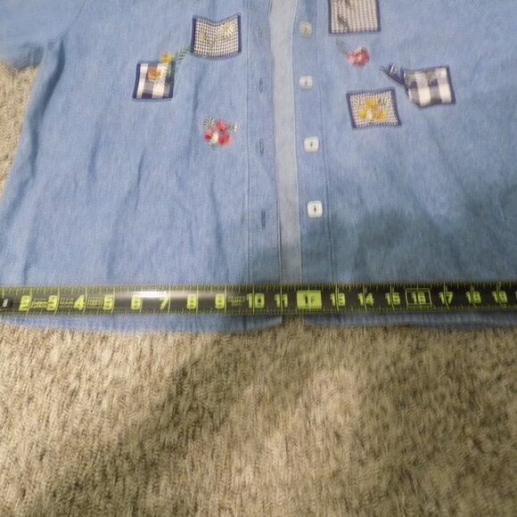 Teddi tm size medium short sleeve denim button shirt Grannycore embroidery - Picture 6 of 9